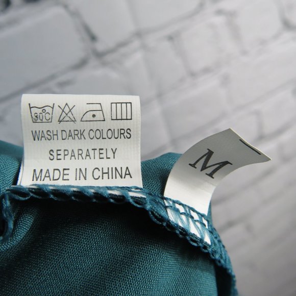 Women's Sleeveless Dress w/ Lace - Picture 3 of 5